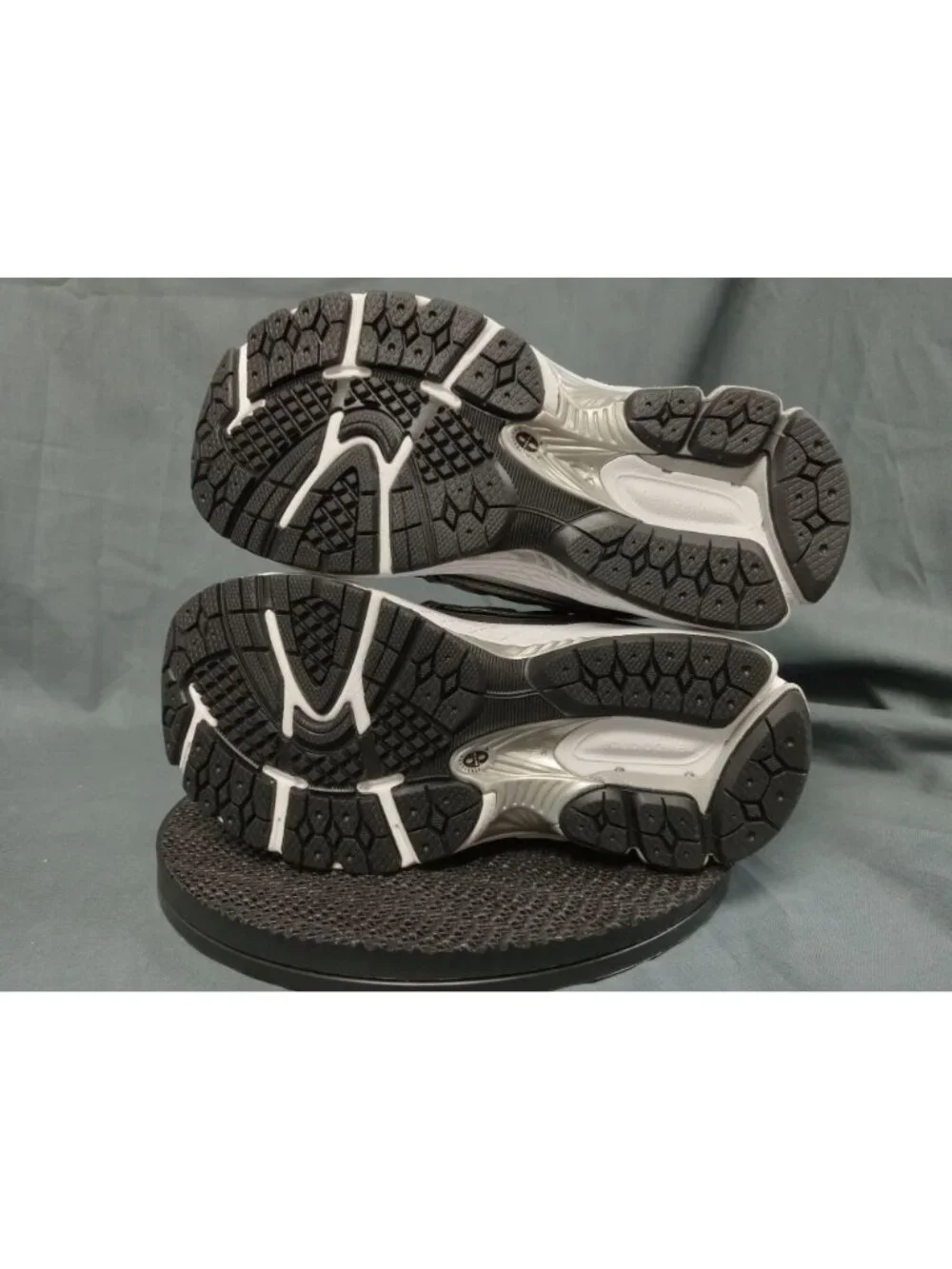New Balance 1906 Sneakers PC1906CG Silver Metallic/Black Kids Size 2 NEW NO BOX